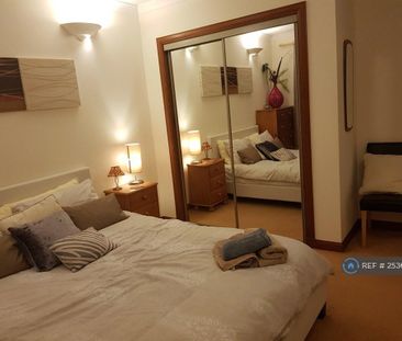 1 bedroom in a flat share to rent - Photo 5