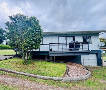 Fully fenced tidy sunny 3 bedroom home - Photo 2