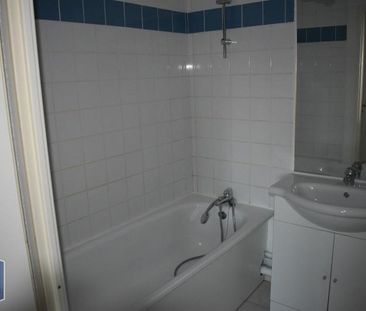 Location Appartement 2 pièces 48m² LOUVROIL 59720 - Photo 5