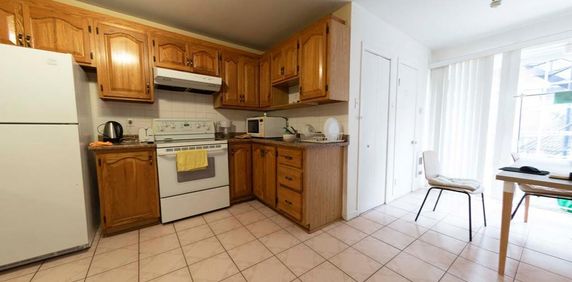 450m du metro Jolicoeur Montreal ligne verts Woodland Verdun 3-chambre apart RDC - Photo 2