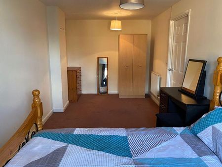 1 bedroom in a house share to rent - Photo 3