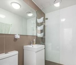 Contemporary 1-Bedroom Apartment ! - Photo 5