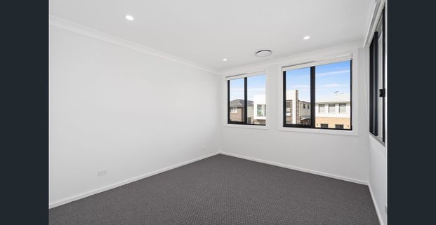 Modern five bedroom home prime Casula pocket - Photo 1