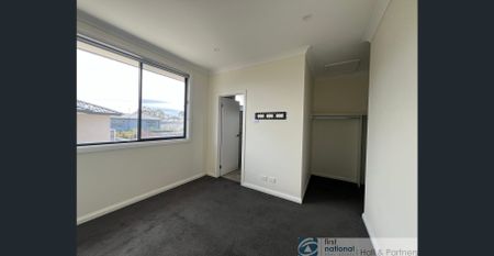 TOWNHOUSE IN GREAT LOCATION - Photo 3