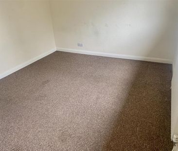 3 bedroom end of terrace house to rent - Photo 2