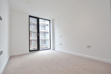 49 Station Road, 49 Station Road, Gerrards Cross,SL9 - Photo 3