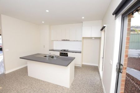 2/17 Greenville Street, Mooroolbark - Photo 3