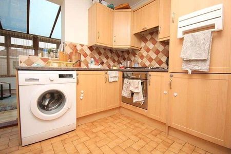 Wren Gardens, Dagenham, RM9 - Photo 3