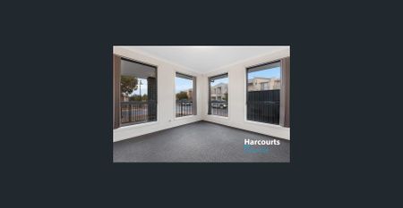 4 bedroom home with living areas - Photo 2