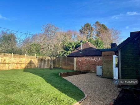 2 bedroom semi-detached house to rent - Photo 5