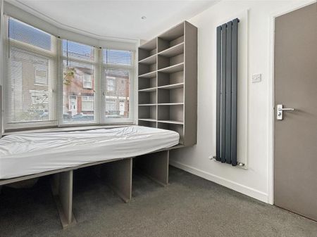 4 bedroom terraced house to rent - Photo 3