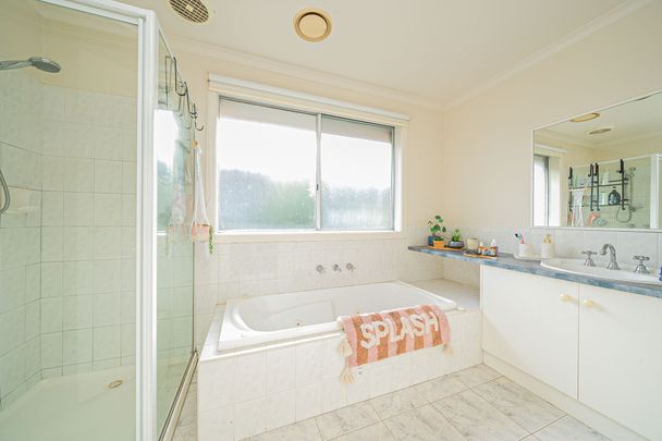 Immaculate, elevated home in a great location - Photo 1