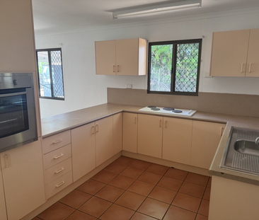 8 Amadio Court, Douglas - Photo 2