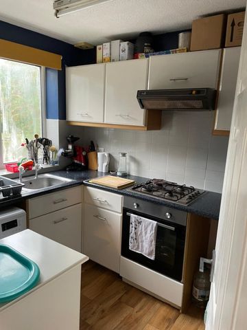 2 bed Apartment - To Let - Photo 2