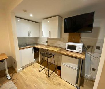 Buckingham Road London, E18 - Photo 4