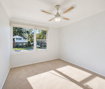FRESHLY UPDATED 3 BEDROOM HOME IN FENNELL BAY - Photo 4