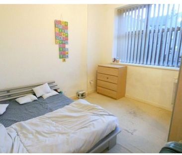 1 Bed Flat, Centreway Apartments, IG1 - Photo 2