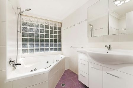 19 The Bulwark, Castlecrag NSW 2068 - House For Rent | Domain - Photo 5