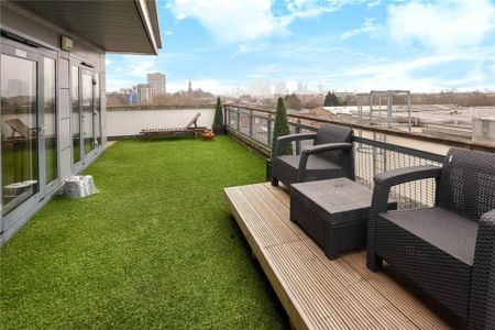 2 Bed Penthouse, Eluna Apartments, E1W - Photo 3