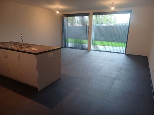 Instapklaar gelijkvloers appartement in Peer centrum met ruim terras + tuintje. - Foto 1