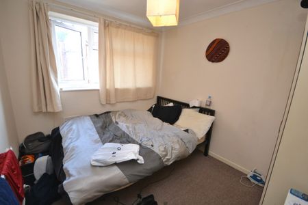 3 bed Flat for Rent - Photo 3