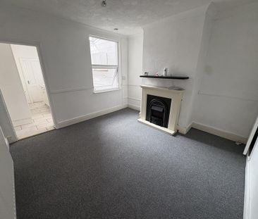 3 bedroom end of terrace house to rent - Photo 5
