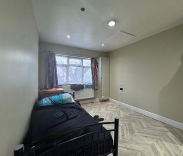 2 bed Maisonette for Rent - Photo 2