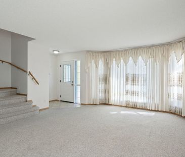 179 Taravista Street Northeast - Photo 1