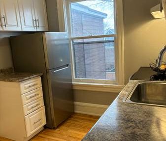 New kitchen, flooring 2 beds on 2 floors of period home Christie Pits - Photo 2