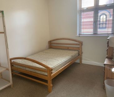 1 Bedroom Flat - Photo 2