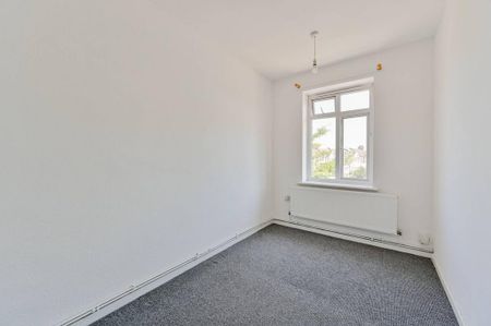 3 bedroom flat to rent - Photo 5
