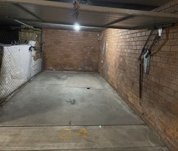 Light-Filled 2-Bedroom Apartment - Photo 5