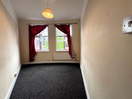 3 bedroom flat to rent - Photo 3
