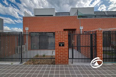 1 Codrus Walk, 3810, Pakenham Vic - Photo 2