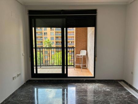 4 room luxury Apartment for rent in Valencia - Photo 5