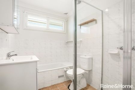 Freshly Updated Three Bedroom Family Home - Photo 3
