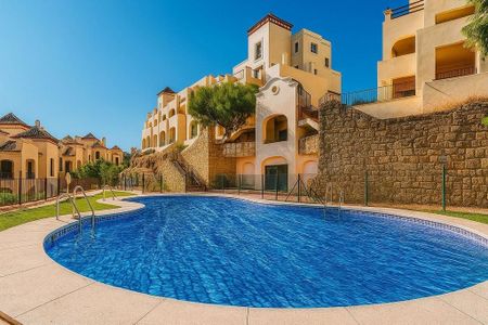 3 room luxury Flat for rent in Estepona, Andalusia - Photo 4