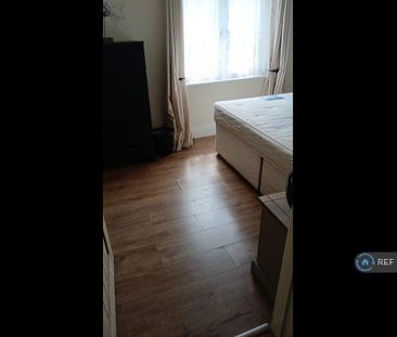 1 bedroom in a flat share to rent - Photo 4