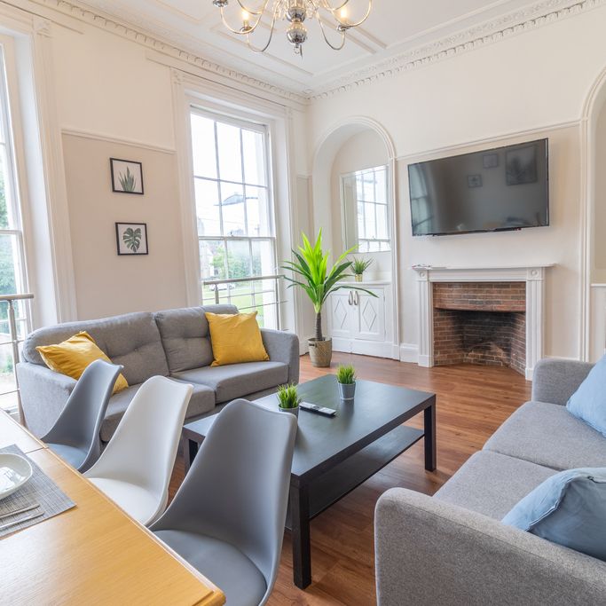 9 Bed Student Accommodation - Photo 1