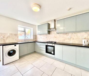 4 bedroom end of terrace house to rent - Photo 3