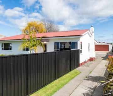 Three Bedroom Home In Prime Location - Photo 1