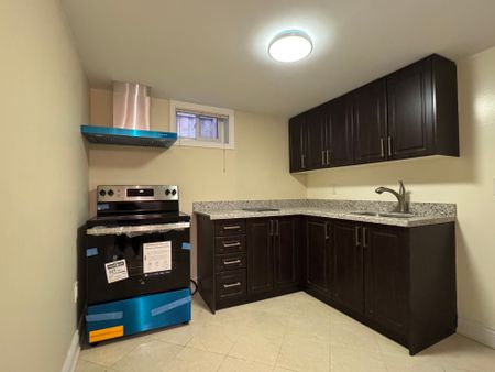 For Lease - 122A Clarendon Drive Unit# Bsmt, Richmond Hill, Ontario - Photo 2