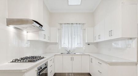 Family Home in Unley - Photo 2