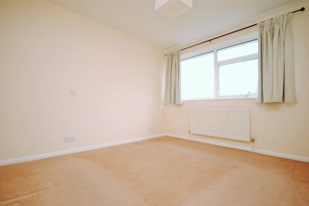 3 Bedroom Mid Terraced House To Rent - Photo 4