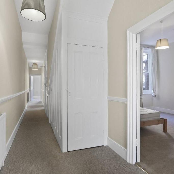 3 bedroom flat to rent - Photo 1