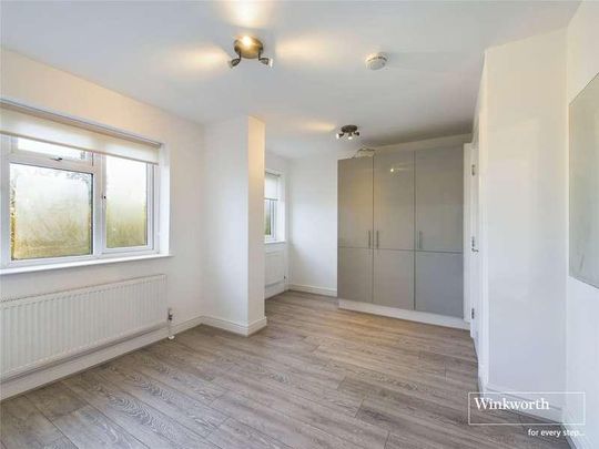 Station Road, First Floor Flat, Hendon, London, NW4 - Photo 1