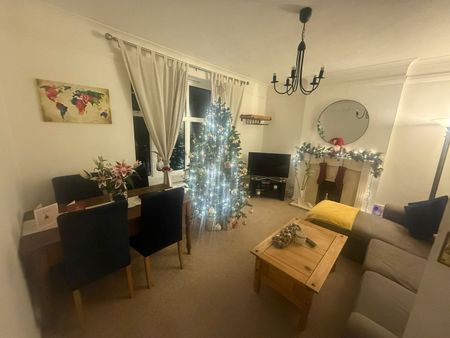 2 Bed Flat, Fairfield Drive, SW18 - Photo 3