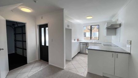 Charming Three Bedroom Family Home in Glen Eden - Photo 2