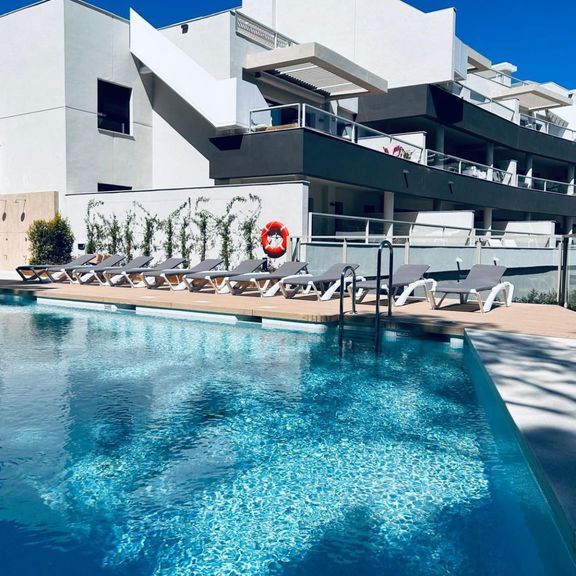 Luxury Flat for rent in Benahavís, Spain - Photo 1