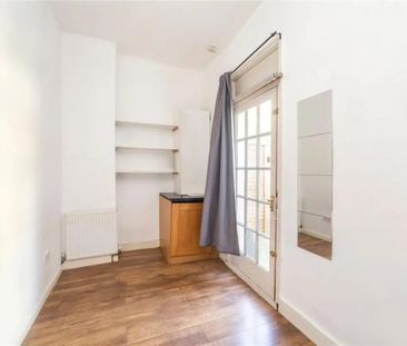 Spacious 3 bedroom garden property located new Archway tube station - Photo 1